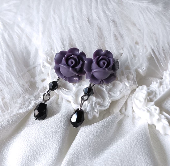 Classic pendant, retro earrings, Lolita style