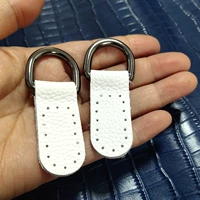 Белый личиц с рисунком коров