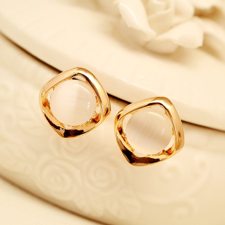 爱逛街为您找到猫眼石耳钉相关的宝贝,您可以在下面的板块中挑选喜欢