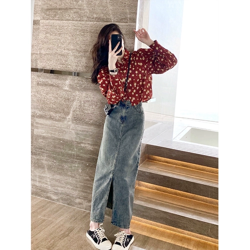 Ретро красная осенняя дизайнерская рубашка, французский стиль, цветочный принт, тренд сезона, рукава фонарики