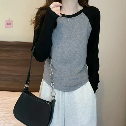 Базовый осенний изогнутый лонгслив с круглым воротником