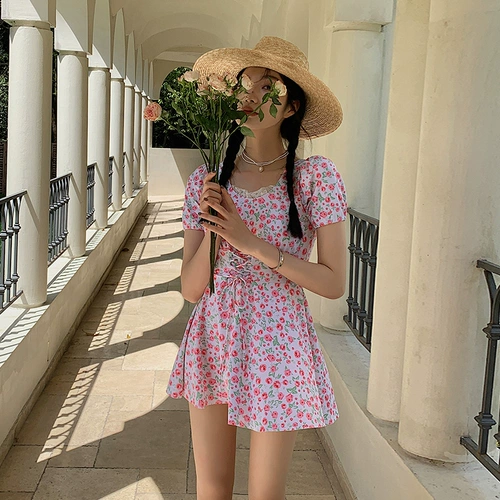 Ретро юбка, купальник, топ с чашечками для отдыха, французский ретро стиль, цветочный принт, короткий рукав, по фигуре