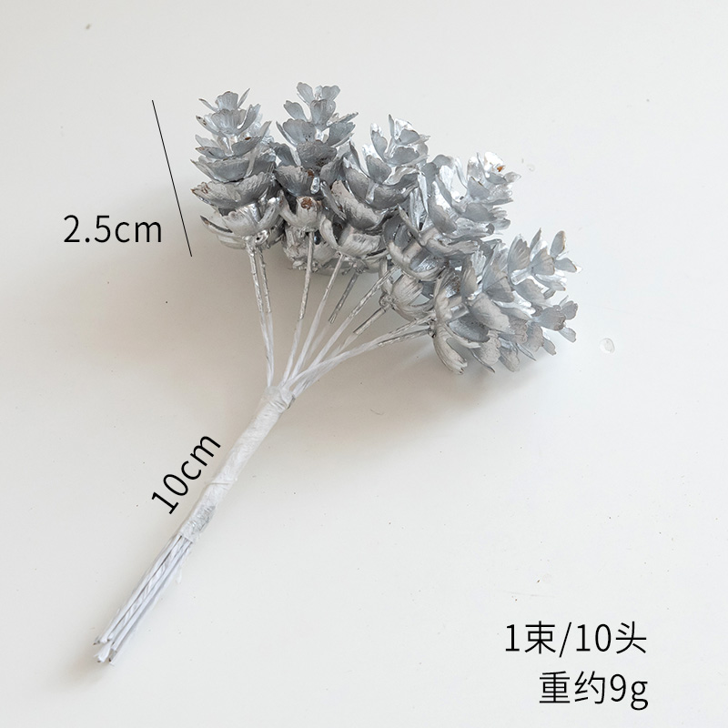 Simulated silver pine cones (10 heads)