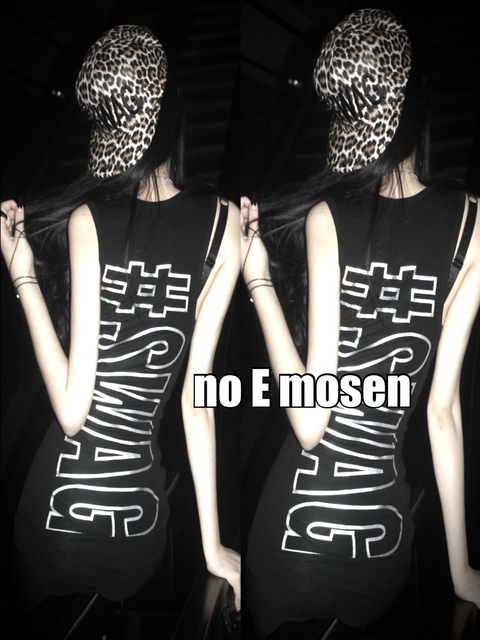 GLITTER PRINT SLIM TANK TOP image 9