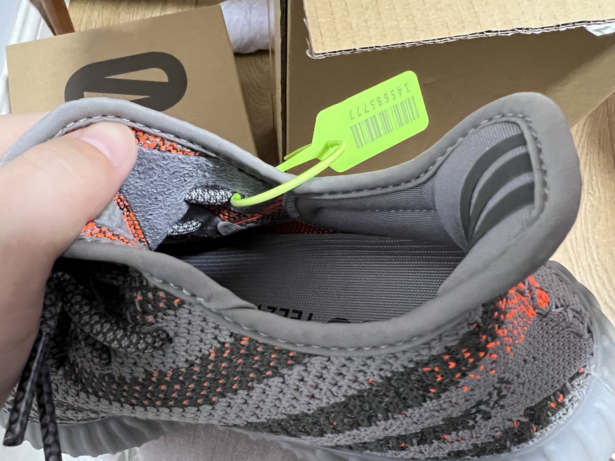 阿迪达斯Adidas Yeezy 350 V2 侃爷椰子黑蓝跑步鞋GY7164 阿迪达斯Adidas Yeezy 350 V2 侃爷椰子黑蓝跑步鞋GY7164