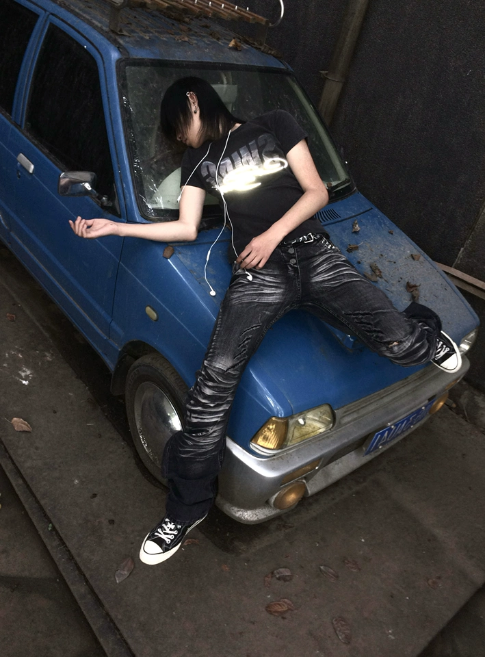 BRUSHED SILVER SWAGKISS TEEを使ったスタイリング