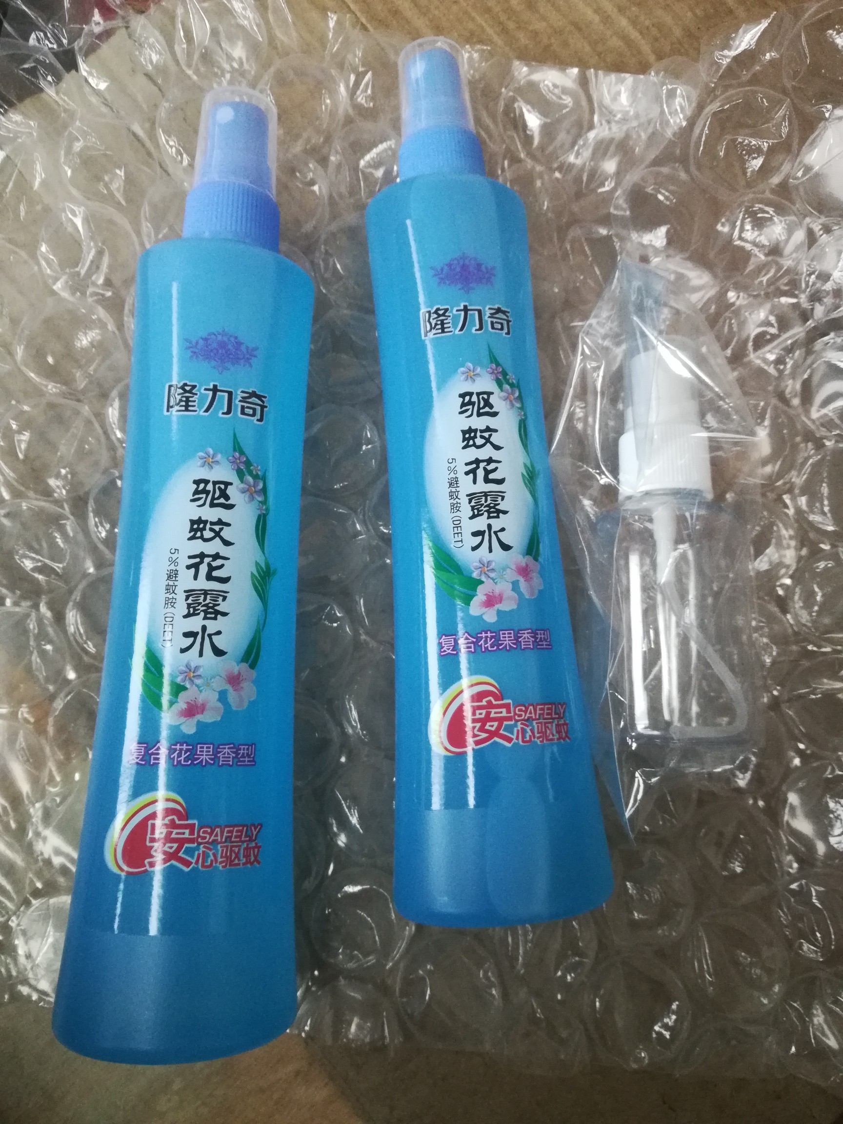 買的2瓶隆力奇驅蚊花露水,先買兩瓶,備著天熱了夜釣用.