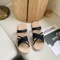 Модный крест с [черным]