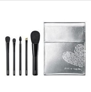 

Кисть для нанесения макияжа RMK