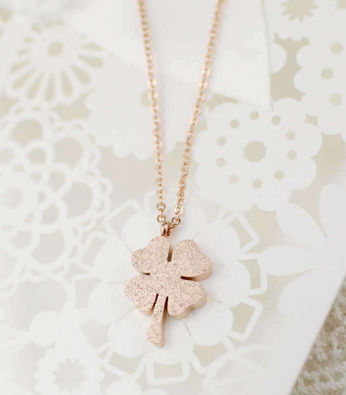 

Ожерелье Love ornament 18K