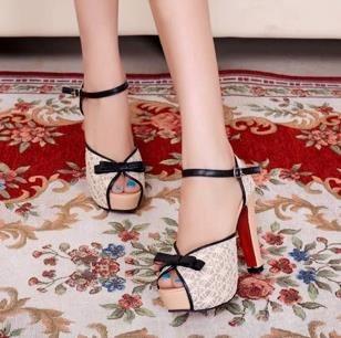 

Босоножки 808