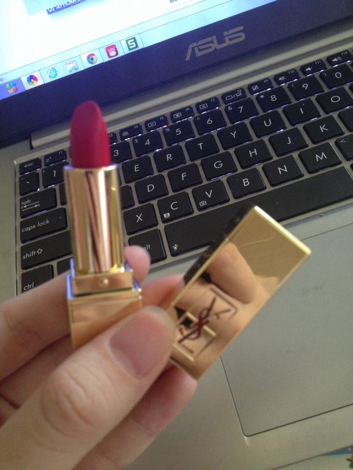 

Yves Saint Laurent YSL