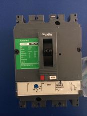 Автоматический выключатель 施耐德热磁式塑壳断路器cvs100f tm100d 3p3d固定式lv510337