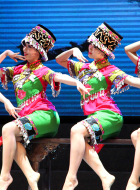 苗族舞蹈服装银饰服饰头饰帽子银项圈演出服女装 黑印绣花