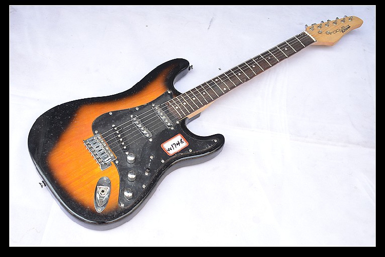 

Электрогитара Kramer ST CW1748