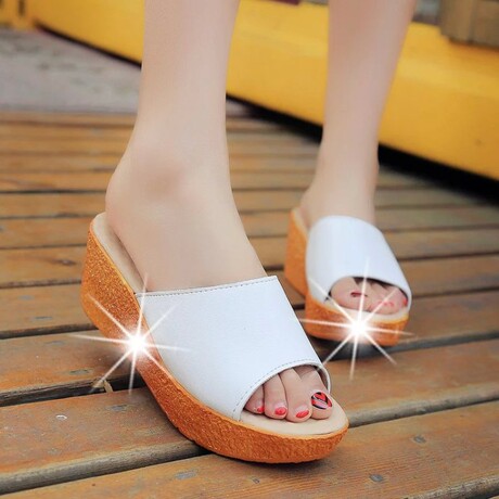 爱逛街为您找到坡跟女拖鞋相关的宝贝,您可以在下面的板块中挑选喜欢