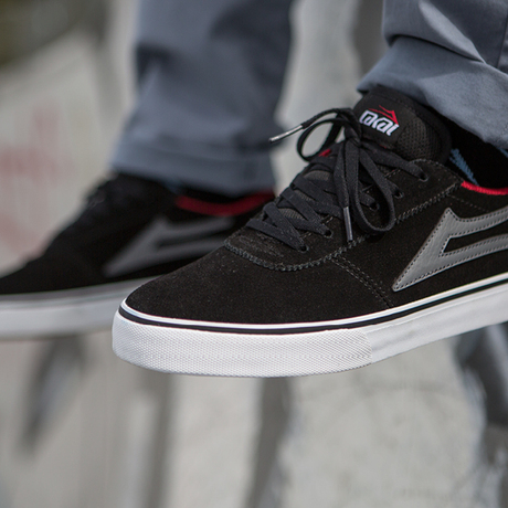 2015莱卡最新配色黑红翻毛皮滑板鞋男鞋dvs es emerica etniesdc