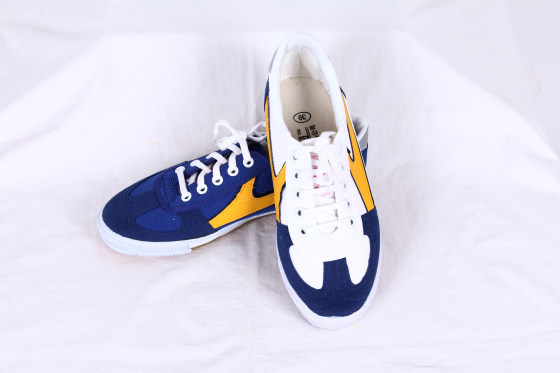 

Спортивная обувь Warrior