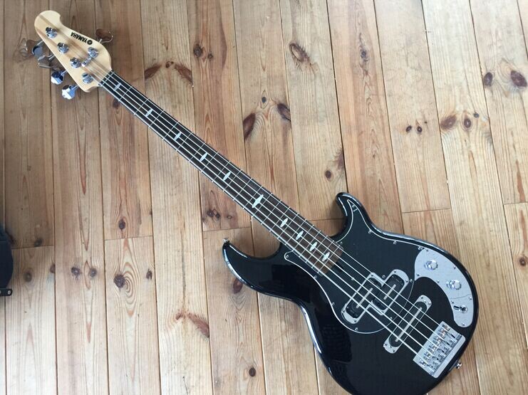 

Бас-гитара Yamaha BB1025 Bass