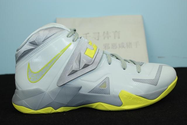 

баскетбольные кроссовки Nike Zoom Soldier VII 599264-001