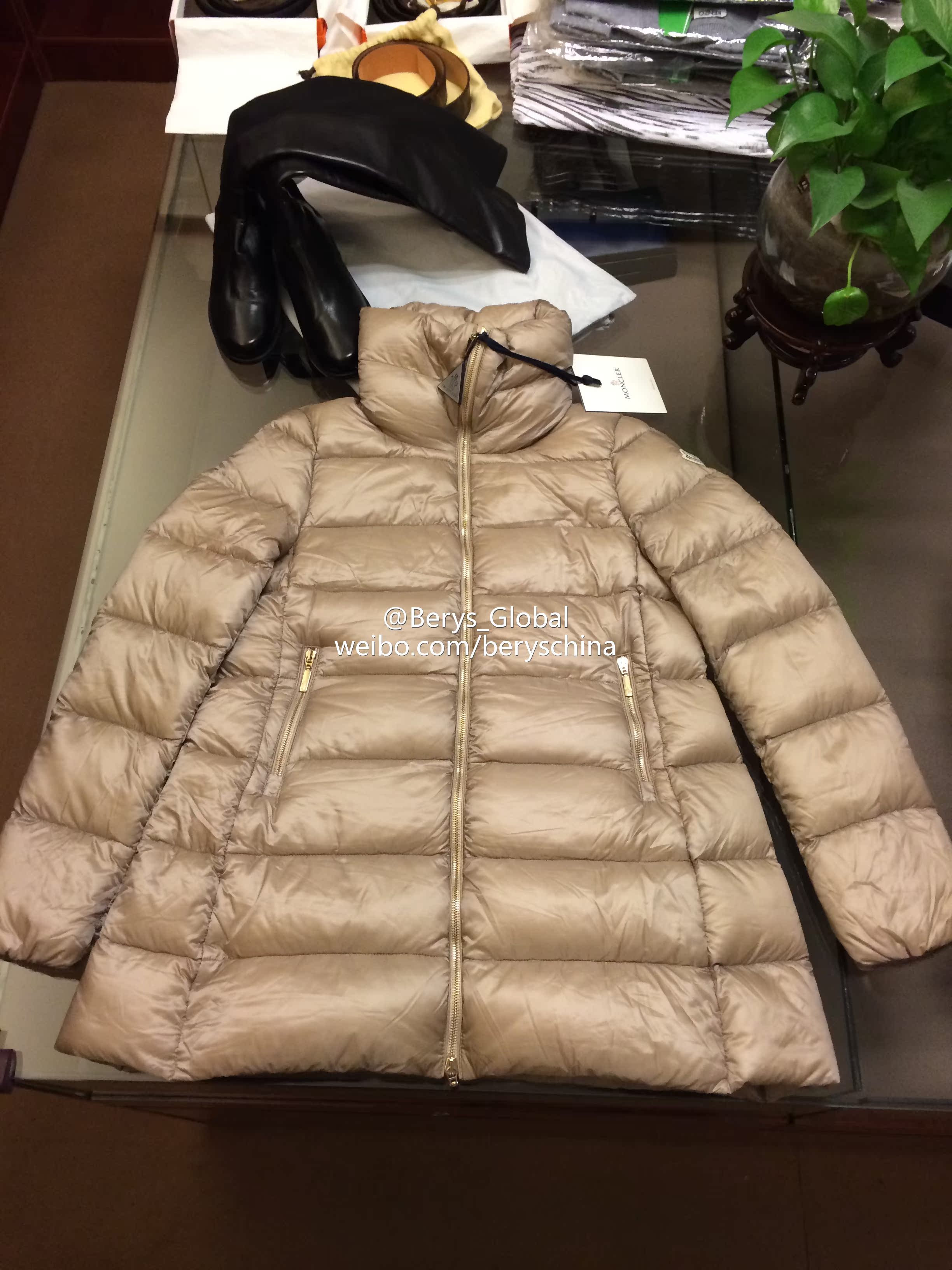 

Женский пуховик Moncler Bery's Torcy