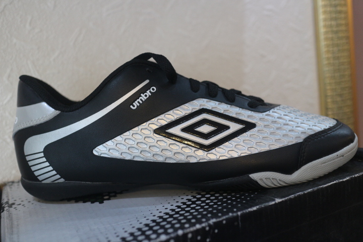 

Шипы для бутс UMBRO IC