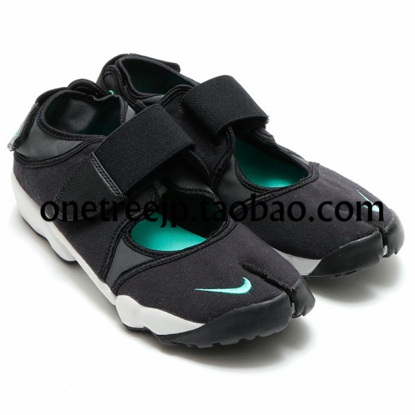 

Кроссовки Nike AIR RIFT