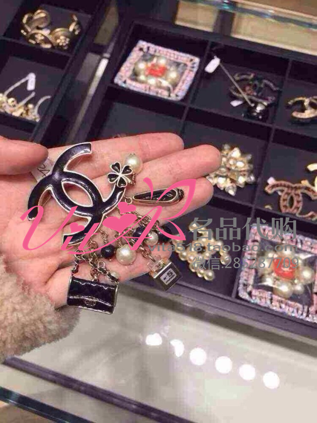 

Брошь Chanel