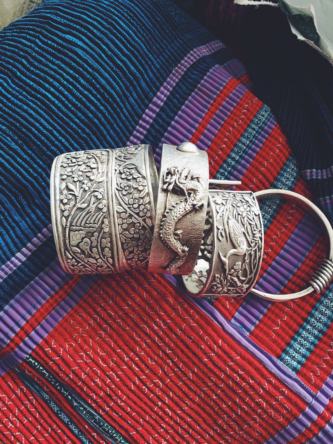 贵州老银镯搭贵州苗绣衣,又及掌柜秀