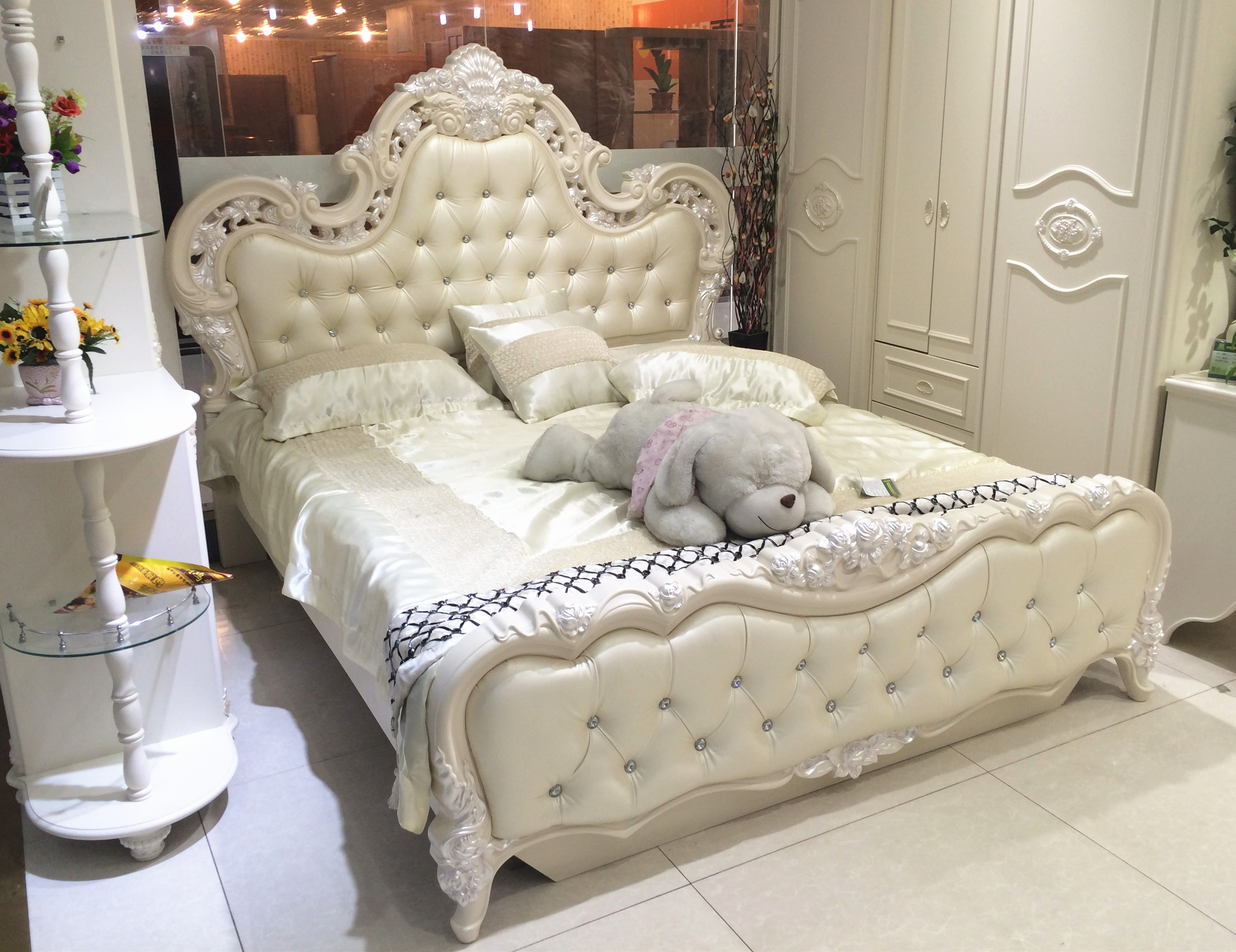 

классическая кровать Heng furniture 1.8