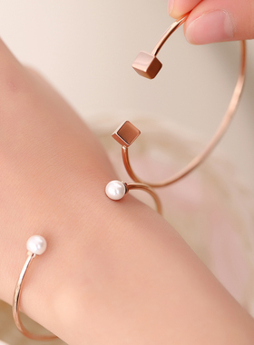 爱逛街为您找到布手镯相关的宝贝,您可以在下面的板块中挑选喜欢的