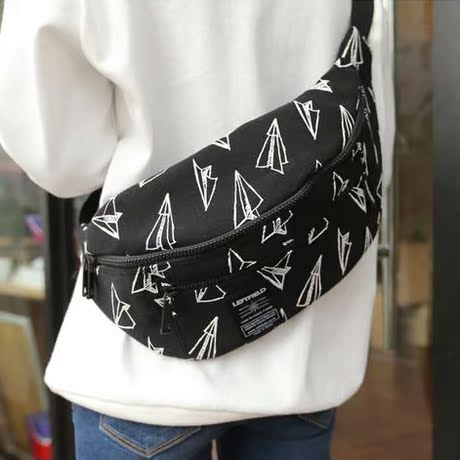 包邮日本ulzzang最新原宿纸飞机机器人胸包街拍情侣休闲胸包挎包