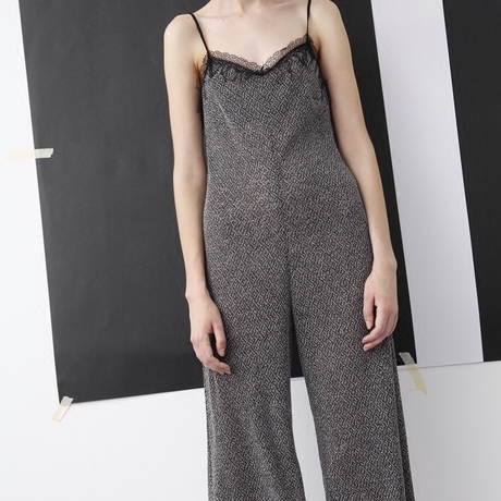 爱逛街为您找到吊带连衣裤相关的宝贝,您可以在下面的板块中挑选喜欢