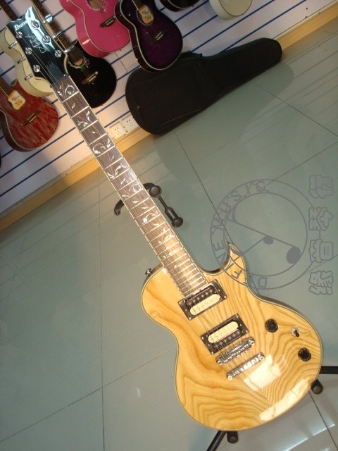 

Электрогитара Ibanez ART Lespaul LP