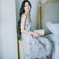 安小落 复古仿真丝蝴蝶印花吊带长裙 夏文艺范松紧收腰背心连衣裙
