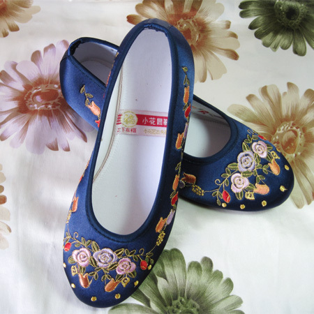 

туфли Small garden embroidered shoes 923 --