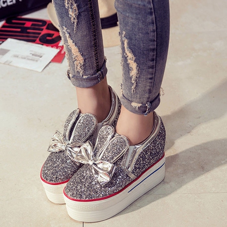 爱逛街为您找到亮片松糕鞋相关的宝贝,您可以在下面的板块中挑选喜欢