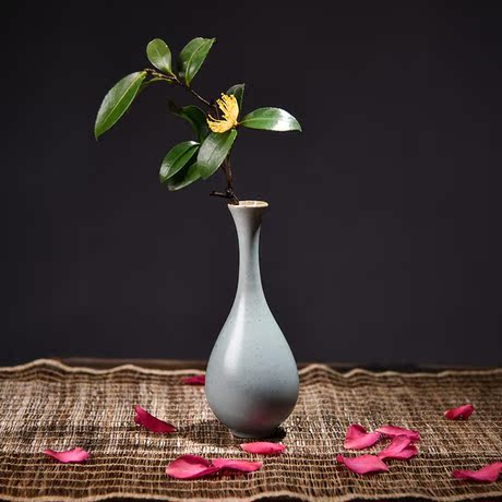 您可以在下面的板块中挑选喜欢的宝贝 清新淡雅蓝色陶瓷花插花瓶