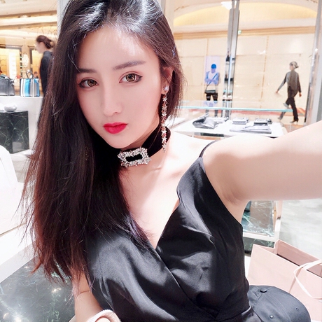 金金酷酷哒 钻扣脖链