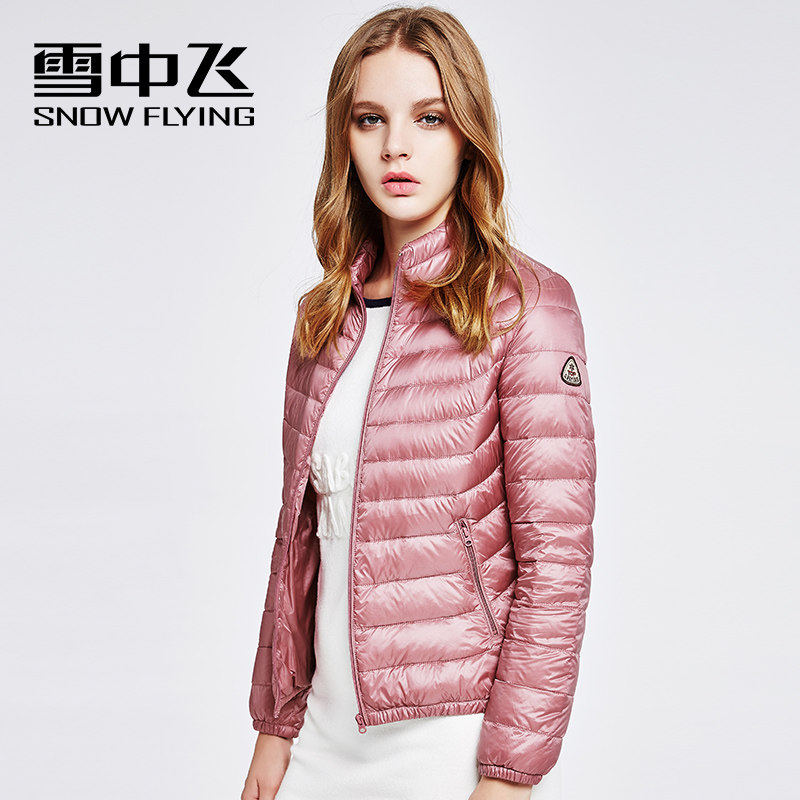 雪中飞羽绒服