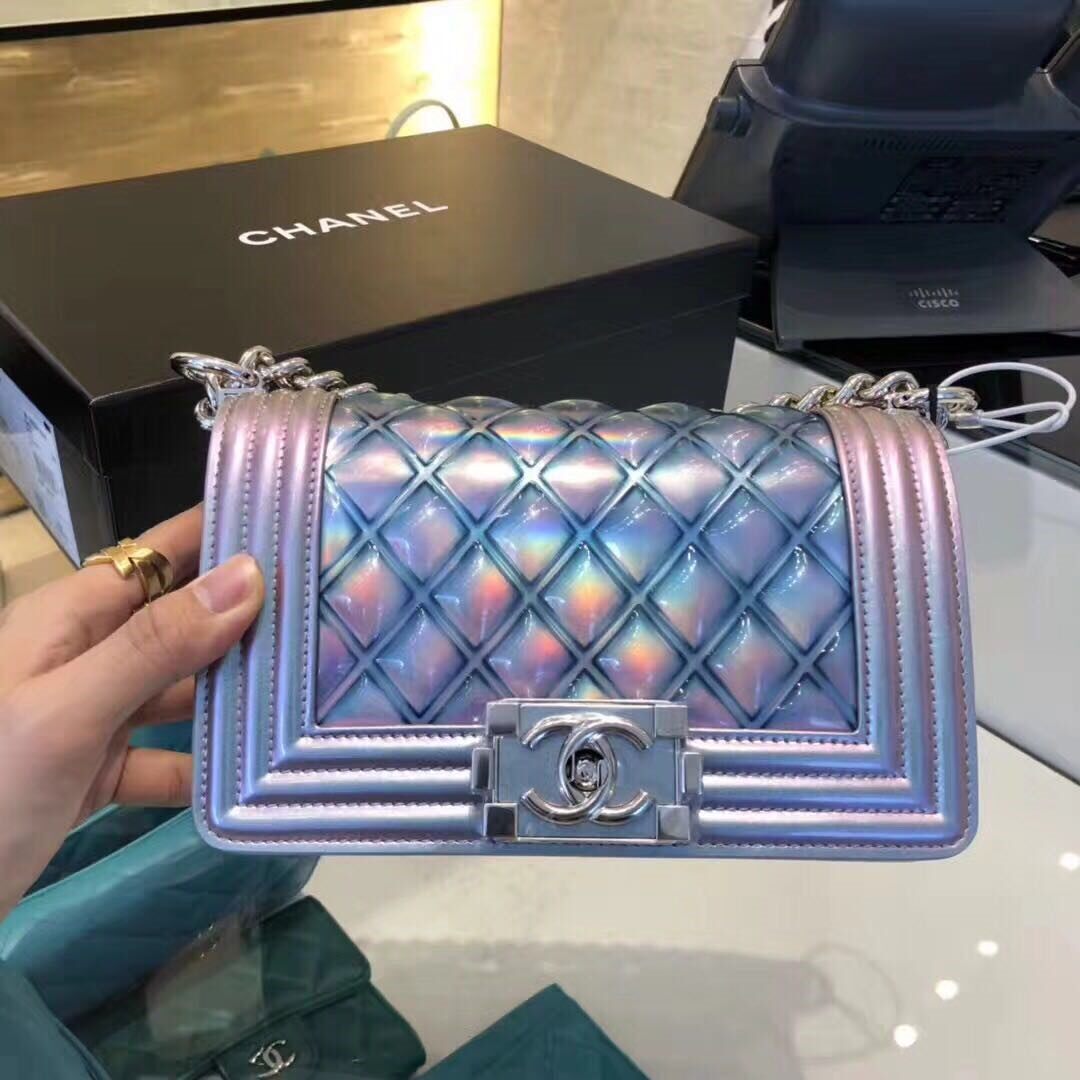 香奈儿斜挎包 chanel香奈儿18新款玛卡龙色镭射le boy单肩斜挎链条