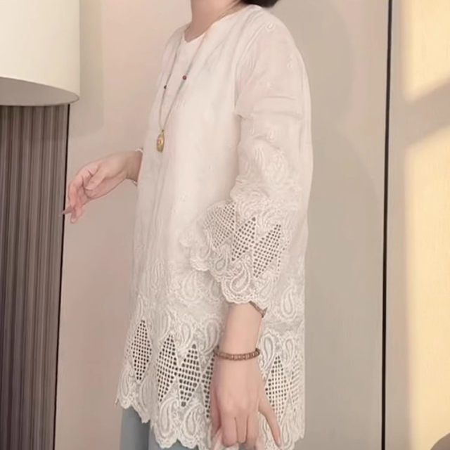 Women's white lace shirt spring and summer age-reducing trendy large size loose hook and hollow chic beautiful shirt top