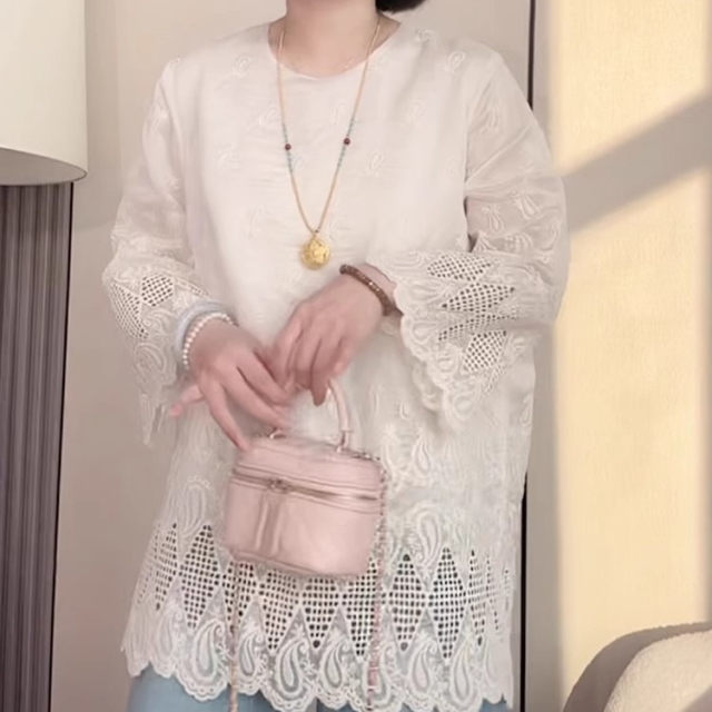 Women's white lace shirt spring and summer age-reducing trendy large size loose hook and hollow chic beautiful shirt top