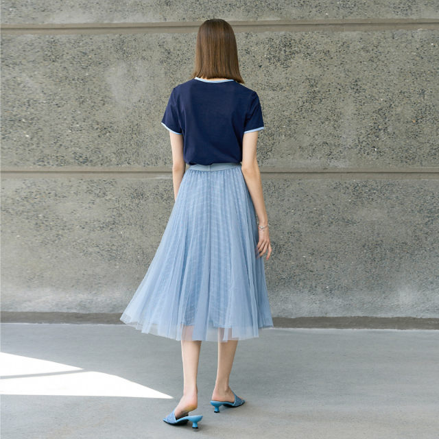 A complete set of simple blue skirt T-shirt suit for 2025 summer new women's clothing temperament commuting outfits