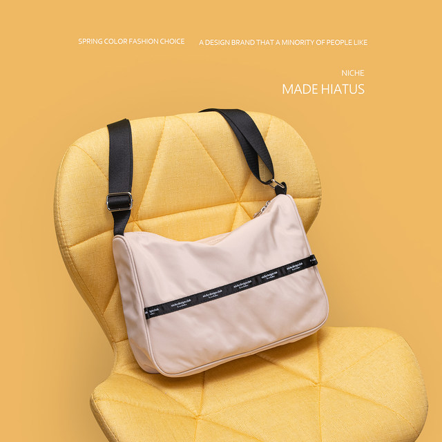 Hiatus Korean version of niche design brand nylon cloth shoulder bag ins, simple casual men's and women's same shoulder bag