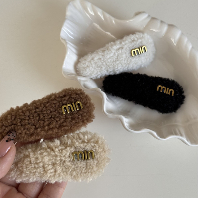 Zhao Lusi's same style lamb hair letter hair clip bangs clip side forehead broken hair clip hair accessories plush hair clip