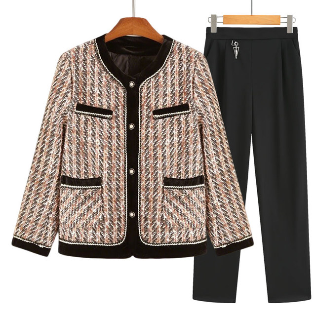 2025 new middle-aged mother spring and autumn clothes small fragrance style jacket fashionable middle-aged and elderly women's clothing spring small and short