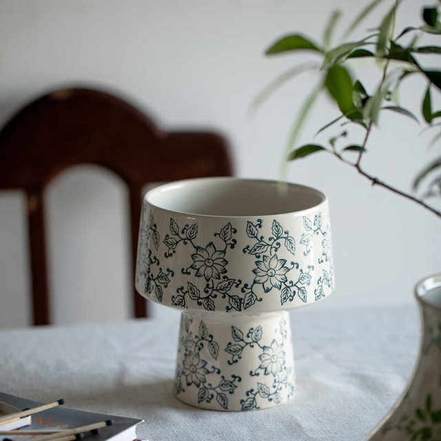 Blue and white porcelain pattern butterfly orchid ceramic flower pot Chinese style interior decoration retro porcelain green plant flower universal pot