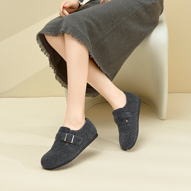 GOMEQI Velvet Birkenstock Shoes Women's 2025 New Autumn and Winter Thickened All-Inclusive Furry Shoes Commuting Flat Shoes