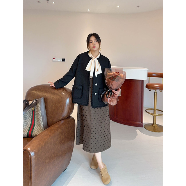 vogana Cannes home large size original sweet three -dimensional bow U -collar loose and thin side buckle A version vest skirt autumn
